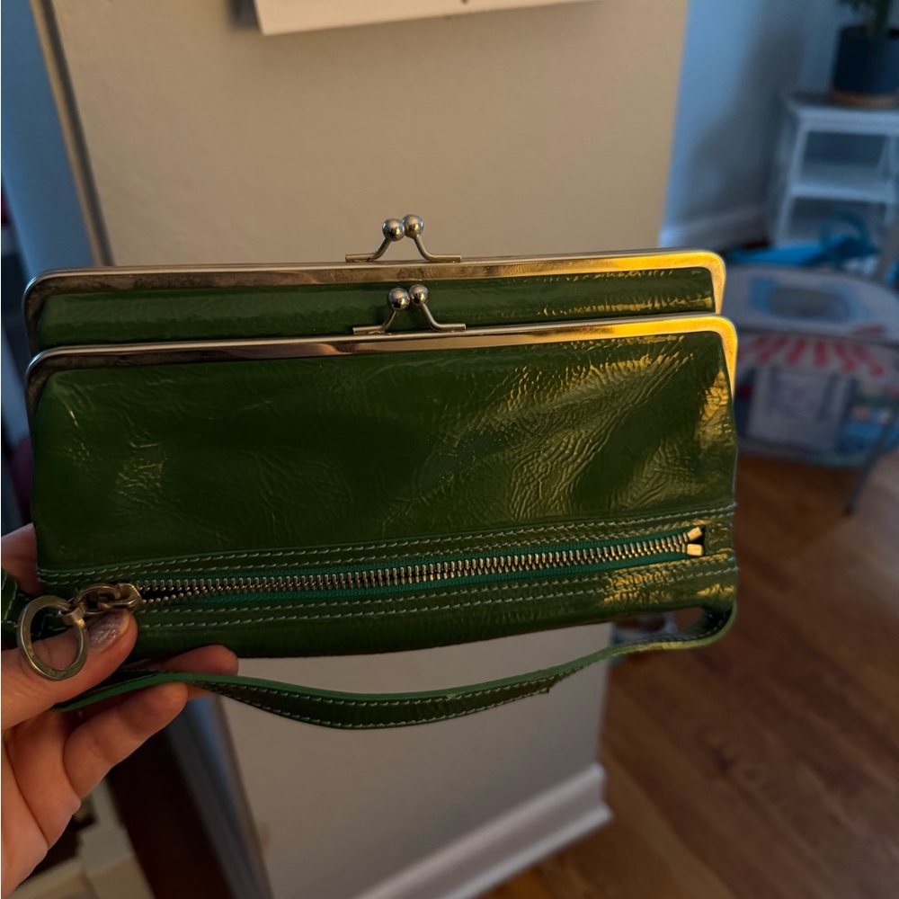 Sigerson Morrison Green Patent Leather Kiss Lock Wristlet Clutch